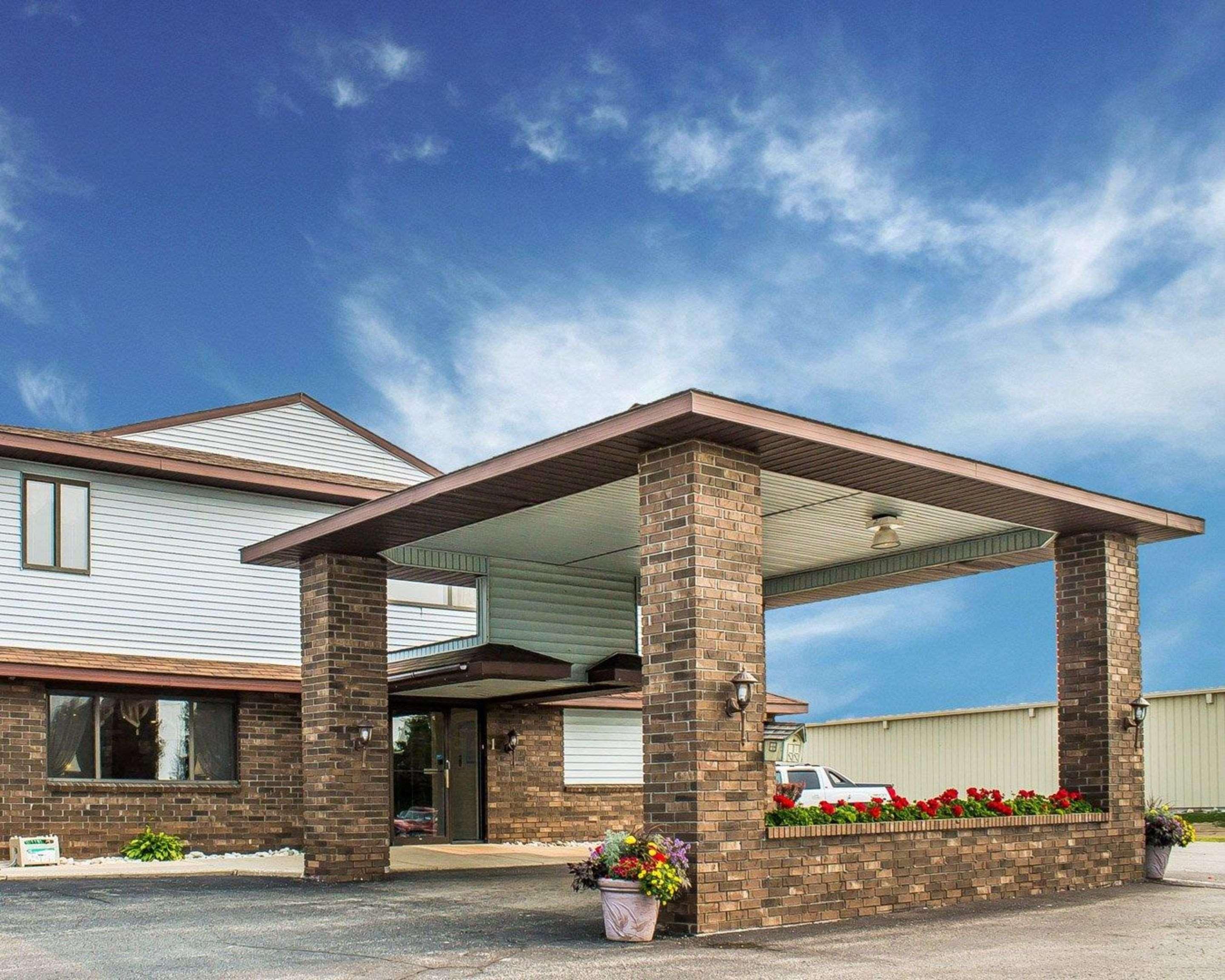 Comfort Inn Manistique Bagian luar foto