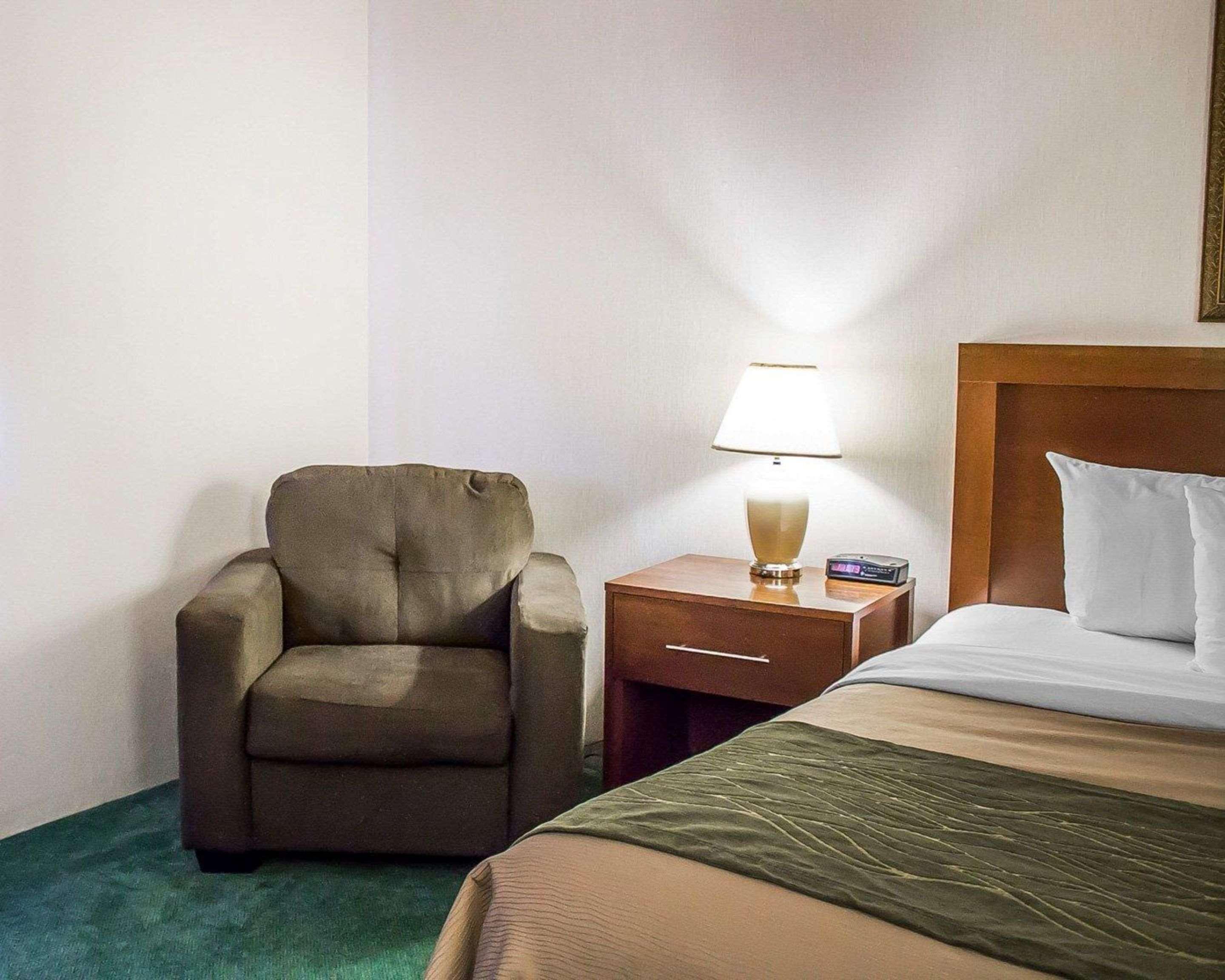 Comfort Inn Manistique Bagian luar foto