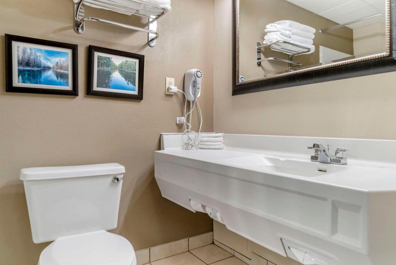 Comfort Inn Manistique Bagian luar foto