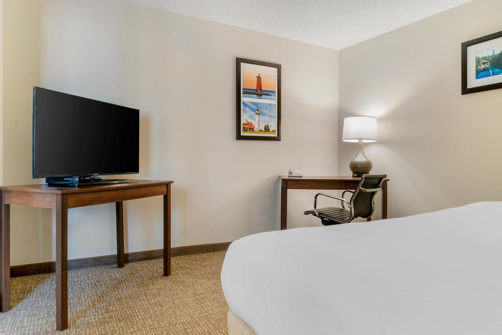 Comfort Inn Manistique Bagian luar foto