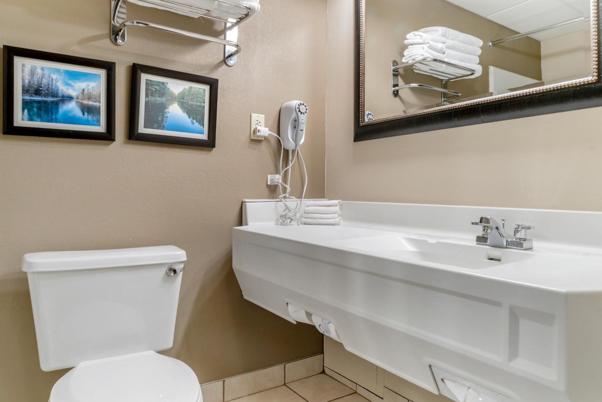 Comfort Inn Manistique Bagian luar foto